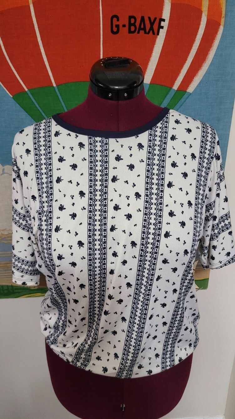 Lavish Round Neck Short Sleeve Blouse Cream Navy Blue Women's Size XL Floral